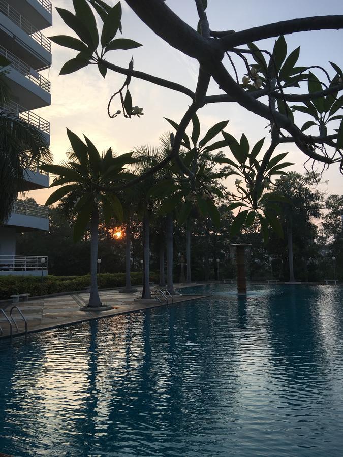 View Talay 5D Golf Appartement Pattaya Buitenkant foto